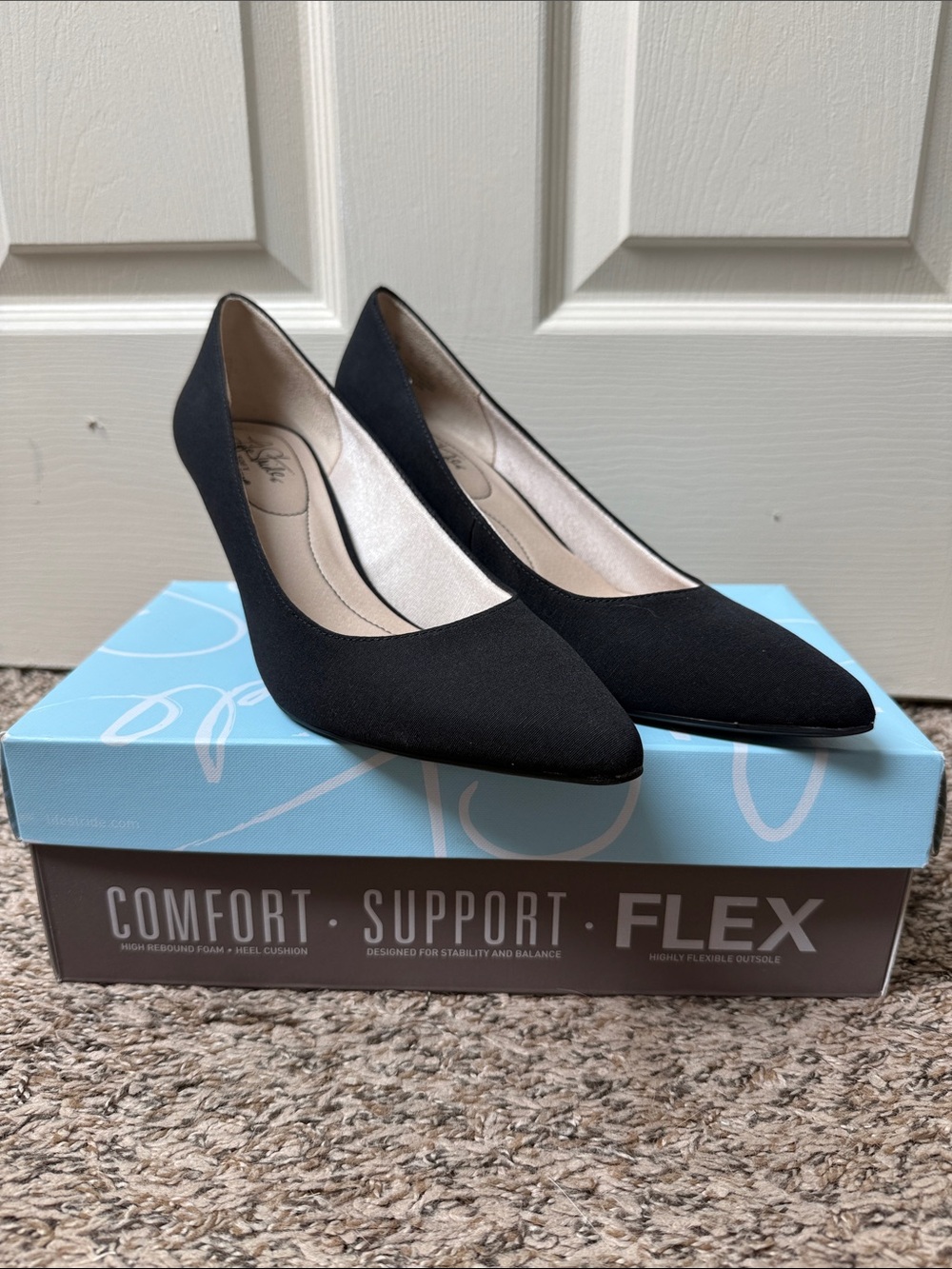 Life stride black pumps